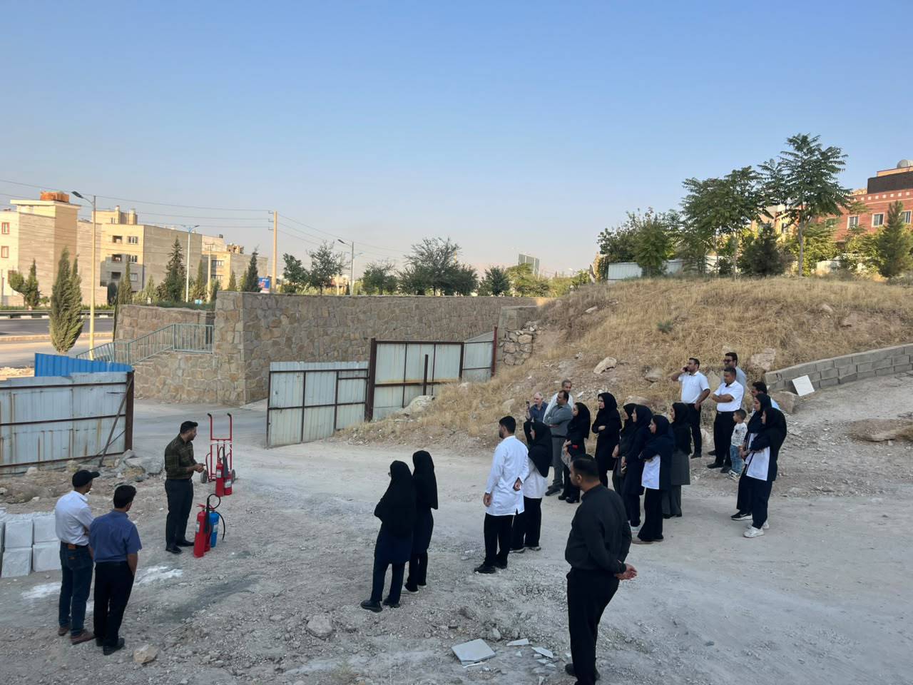 تصویر خبر برگزاری کلاس آموزشی اطفای حریق ویژه کارکنان درمانگاه دکتر امامی راد 